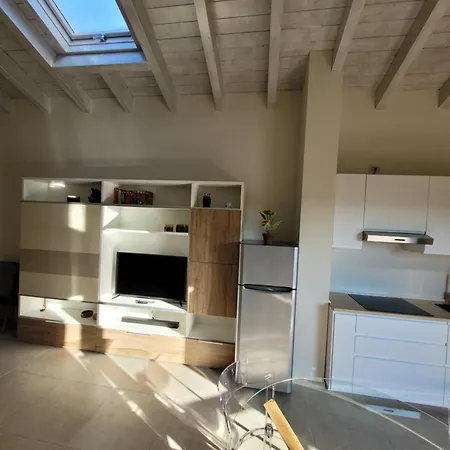 Garda Girasole Trilocale A Due Passi Dal Con Posto Auto Privato Apartment Desenzano del Garda