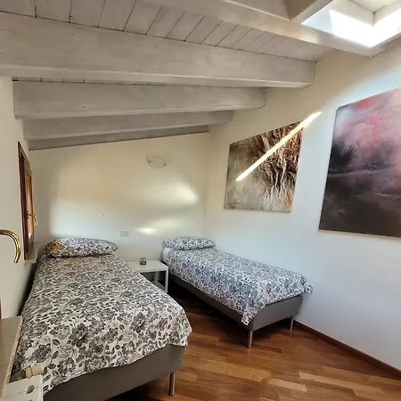 Garda Girasole Trilocale A Due Passi Dal Con Posto Auto Privato Apartment Desenzano del Garda