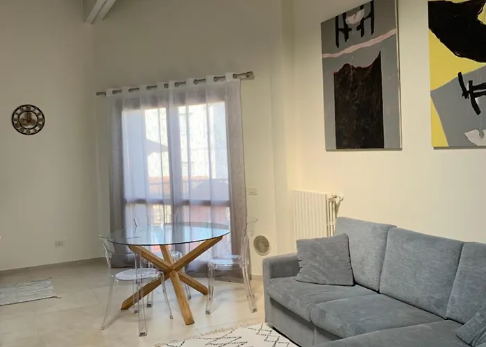 Garda Girasole Trilocale A Due Passi Dal Con Posto Auto Privato 代森扎诺-德尔加达